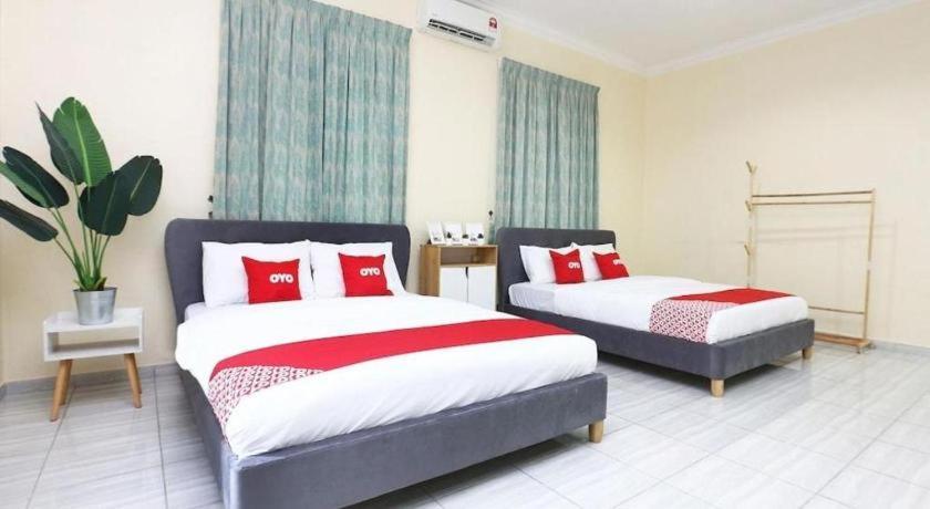 Kampung Raja Oyo 89607 Aloha Chalet מראה חיצוני תמונה